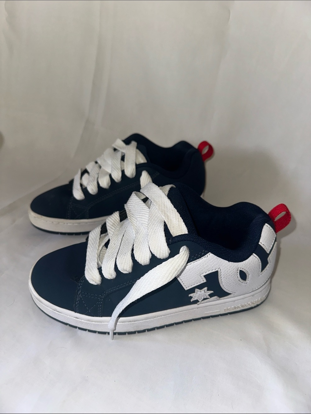 DC Court Gaffik Leather Sneakers Navy White Men’s 6.5 Women’s 8 Skate Shoes